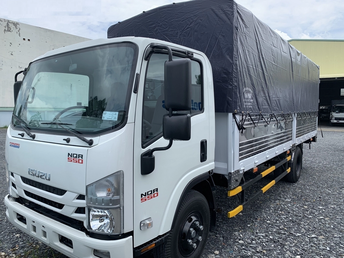 Xe tải ISUZU NQR 550