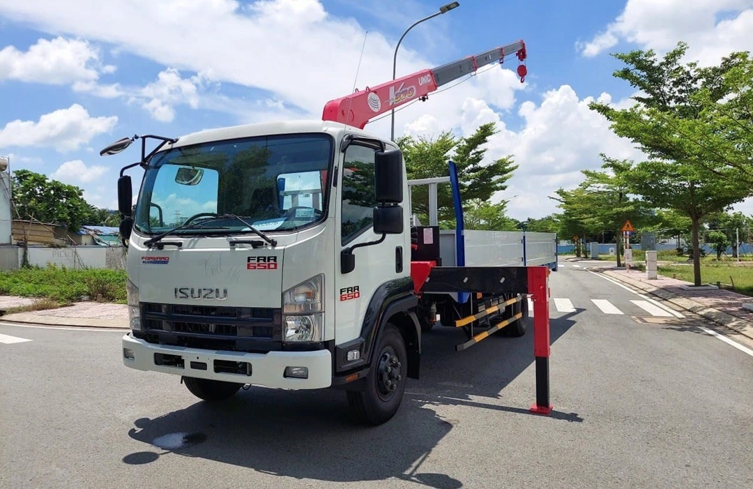 Xe Isuzu 6 Tấn Gắn Cẩu 3 Tấn FRR90NE5