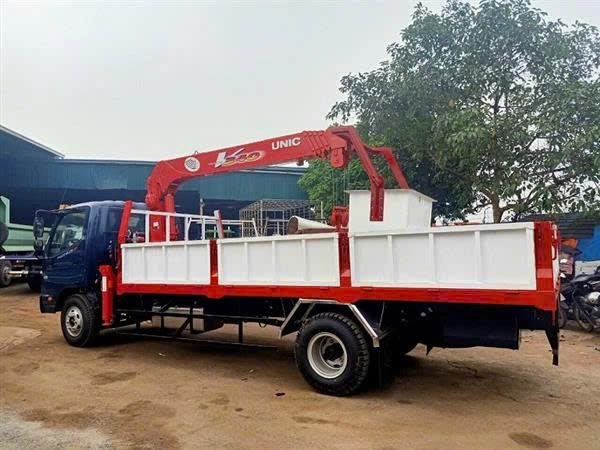 Xe Tải Thaco 700B Gắn Cẩu Tự Hành Unic – 340 Nhật Bản