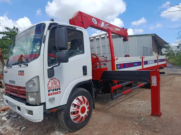Xe Tải Isuzu FRR650 4.8 Tấn Xe Cẩu Unic